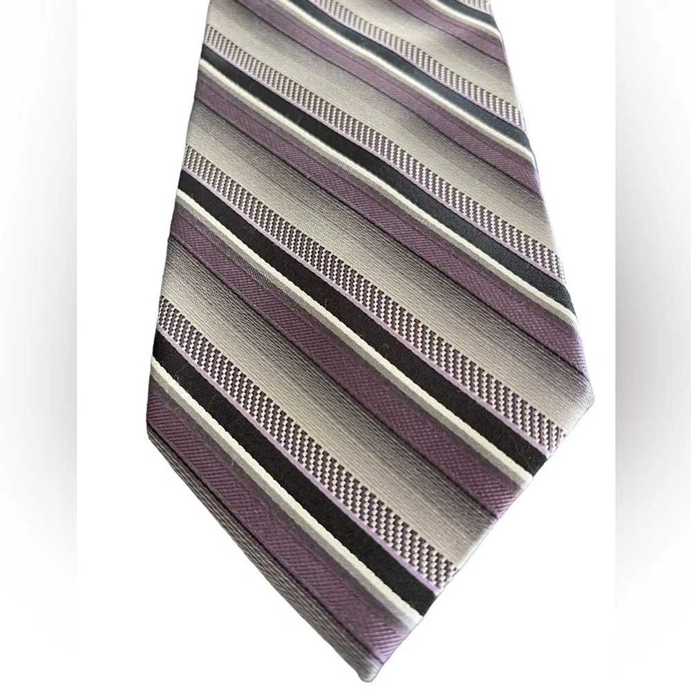 🔥⚪️Pronto Uomo 100% silk tie. Gorgeous & classic blue design. No flaws!
